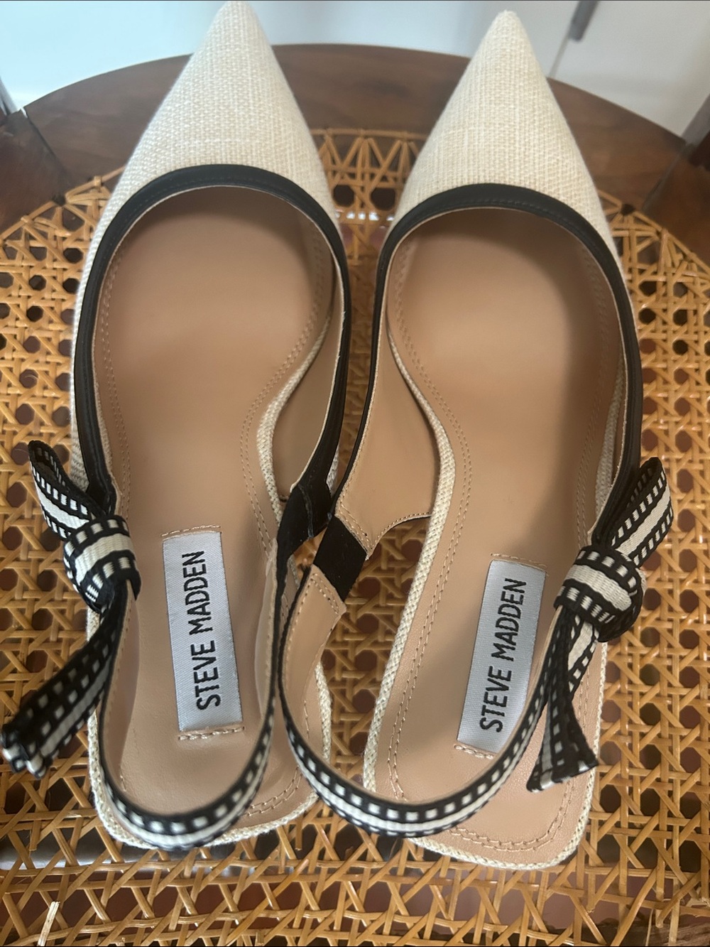 Steve Madden Cream and Black Pointed Slingback Heels with Bow Accent 9.5 - Picture 6 of 6